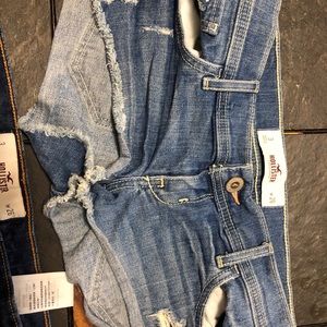 Hollister “ I think I see you va jay jay” shorts